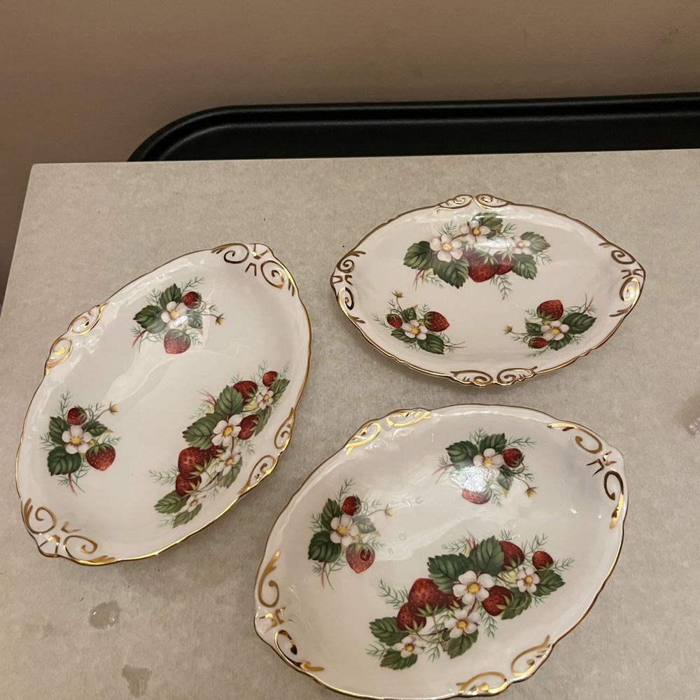 3 Vintage Hammersley Spode English Bone . Strawberry Ripe trinket dishes/servi - Picture 9 of 10